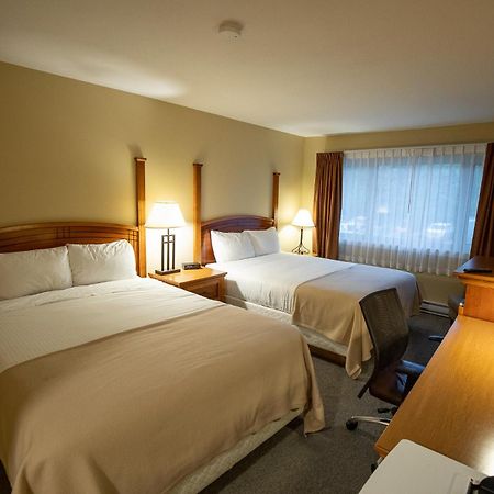 Northway Motor Inn Dease Lake エクステリア 写真