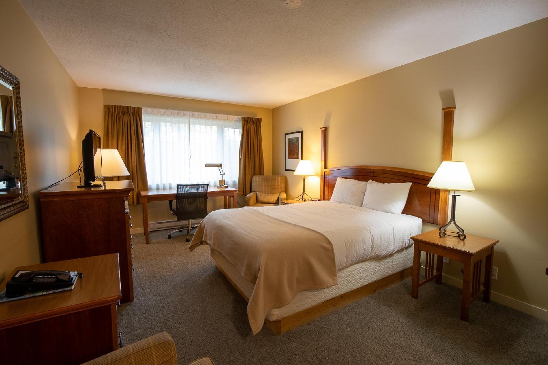 Northway Motor Inn Dease Lake エクステリア 写真