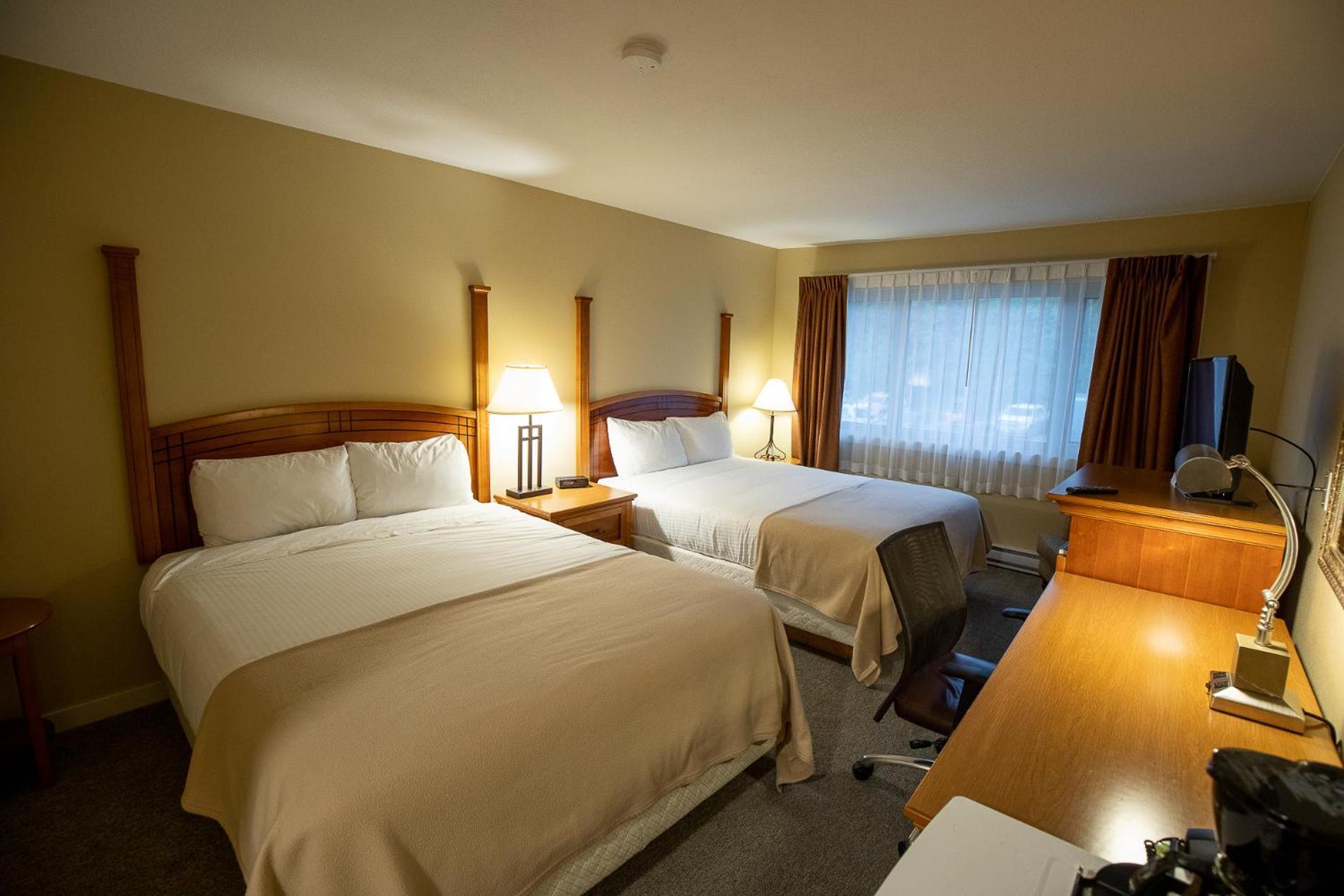 Northway Motor Inn Dease Lake エクステリア 写真