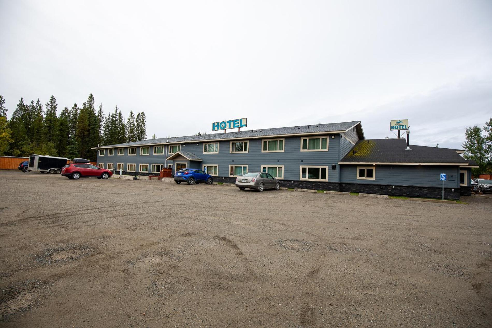 Northway Motor Inn Dease Lake エクステリア 写真